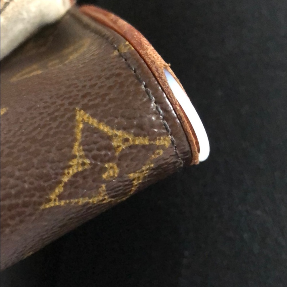 Louis Vuitton fanny pack authentic (missing strap) - Picture 8 of 8